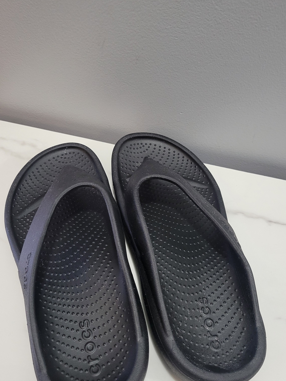 Crocs Black Slip-On Footbed Sandals Size 8 - Picture 3 of 5